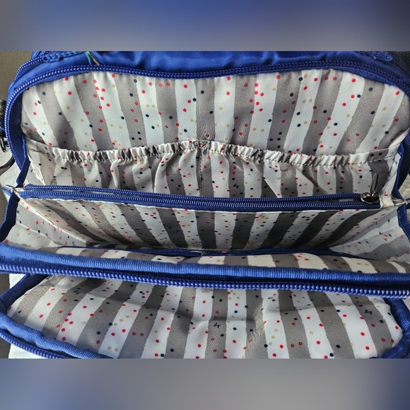 Lug Scoop In Bouquet Blue With NWT Heart Pouch - Picture 12 of 13